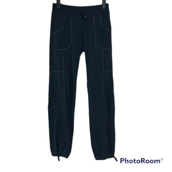 ATHLETA Women’s Size 2 Black Woven CITY PANTS Performance Lightweight - Picture 1 of 5